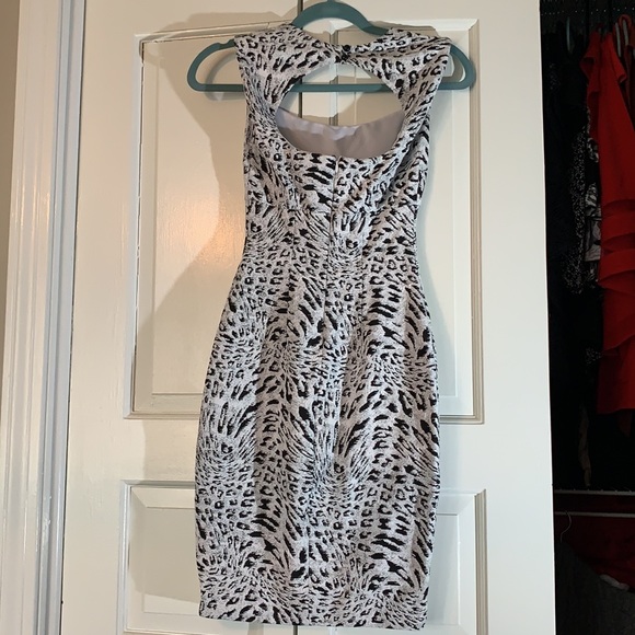 Caché Bodycon White Leopard Dress XS - Picture 4 of 6